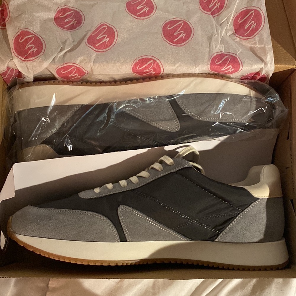Matisse Women’s Farrah Sneaker Grey size 10M NEW in box